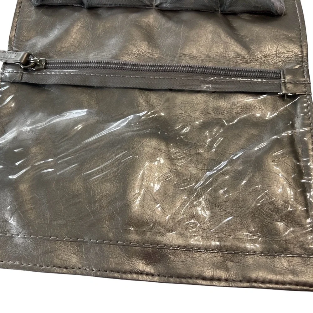 NICE QUALITY 3 COMPARTMENT TRI-FOLD TRAVEL BAG